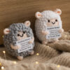Hand-knitted small Mianyang animal figurines made of wool yarn, full of positive energy, given to children as finished products.