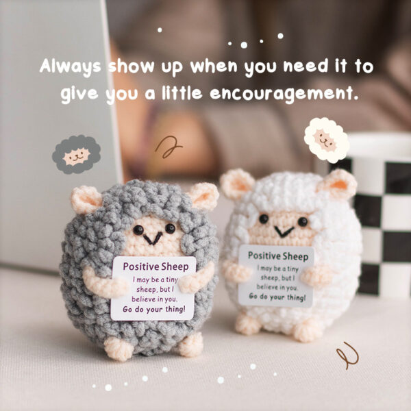 Hand-knitted small Mianyang animal figurines made of wool yarn, full of positive energy, given to children as finished products.