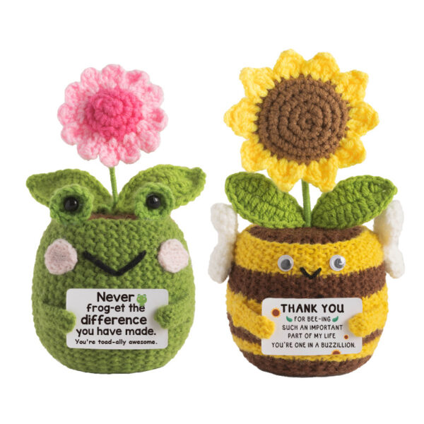 New handmade knitted bee and sunflower doll finished knitted wool crocheted cartoon animal doll potted plant